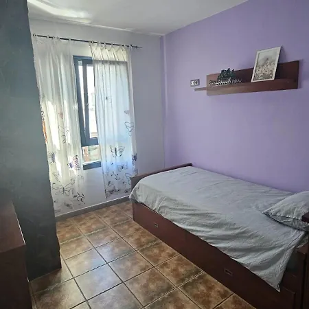 Casa Erika Caleta De *